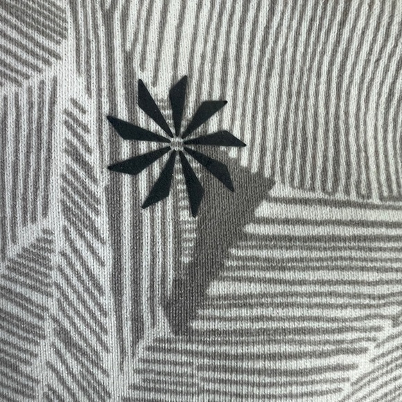 Athleta Colorblock Up For Anything Leaf Print Leggings Gray White Size Medium - Picture 3 of 7